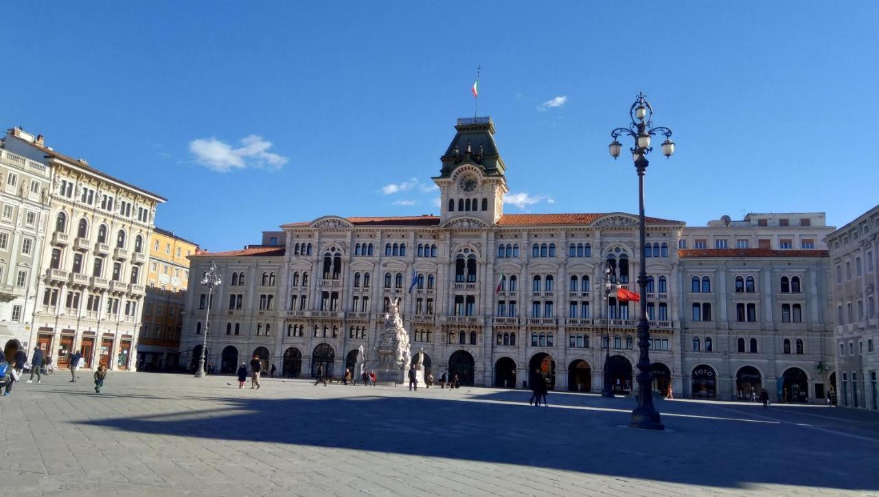 Casa Antica - Historical Apartment In Old City Center Trieste Eksteriør billede